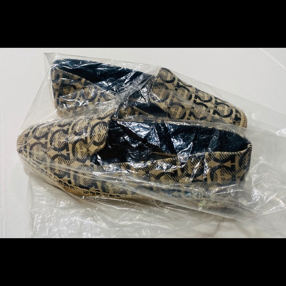 Ferragamo Women’s Sue Logo Canvas Espadrilles. - Picture 8 of 11